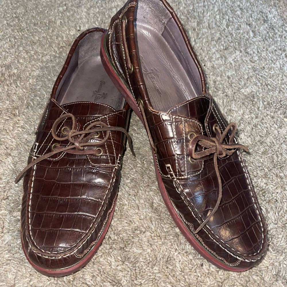 Brown Leather Boat Shoes with Textured Finish‎